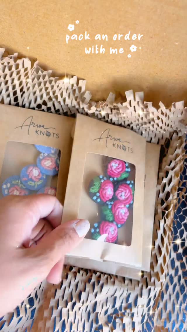 Crochet flower brooches